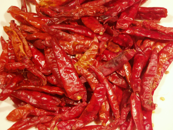 Photo of Sun Dried Thai Hot Chili and How it is Used in Authentic Thai Recipes.