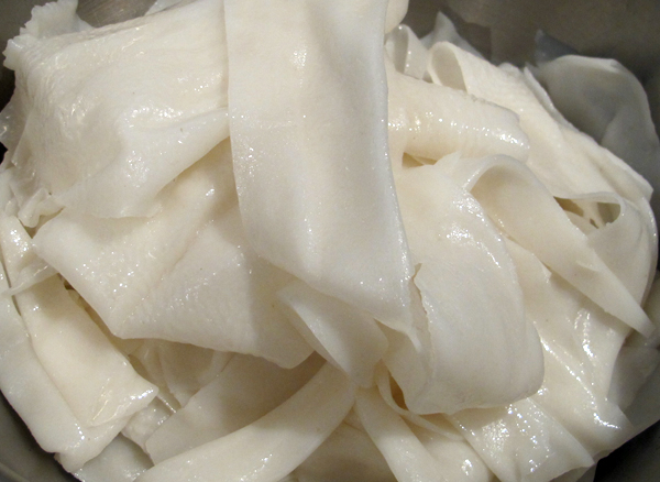 Photo of Wide Rice Noodles and How it is Used in Authentic Thai Recipes.