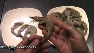 Photo of How to Make Garlic Prawns with Crispy Garlic Chips - Step 1