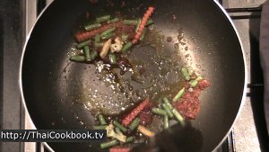 Photo of How to Make Stir-fried Red Chili Curry with Crispy Pork Belly - Step 5