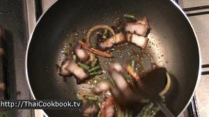 Photo of How to Make Stir-fried Crispy Pork Belly in Roasted Chili Sauce - Step 4