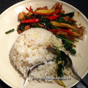 Authentic Thai recipe for Spicy Stir-fried Chili and Basil with Chicken